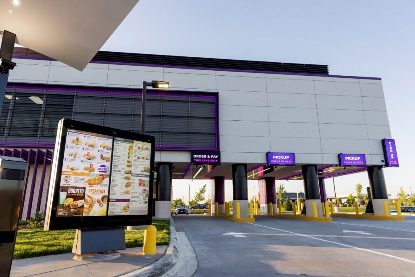 Echa un vistazo al nuevo restaurante flotante Taco Bell que ofrece tacos desde el cielo.